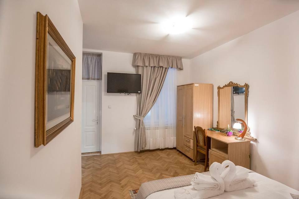 Guest house Pensiunea San Gennaro *